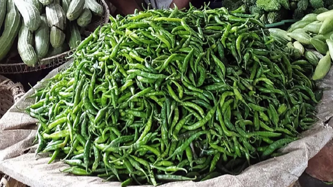 ফরিদপুরে মরিচের বাজার আগুন, প্রতিকেজি ৩৪০ টাকা ছাড়িয়েছে